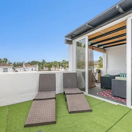 아파트 Atico Duplex Naranjos By Dolmengroup 마르베야